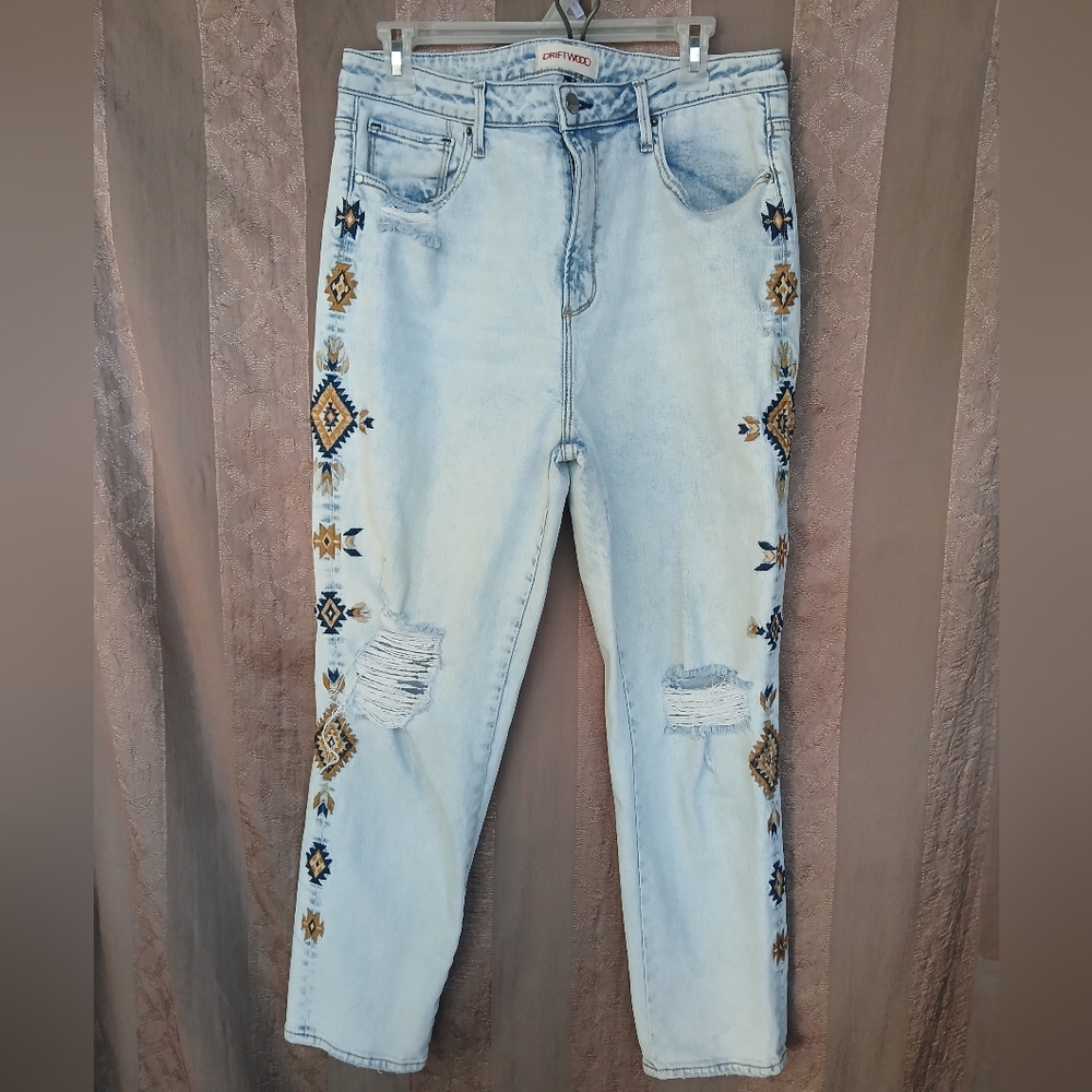 💎 Driftwood Jeans Women’s Gizelle Embroidered Light Wash Ripped